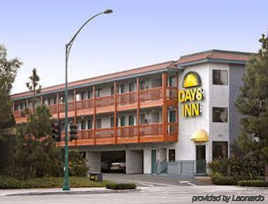 Days Inn By Wyndham Anaheim West Zewnętrze zdjęcie